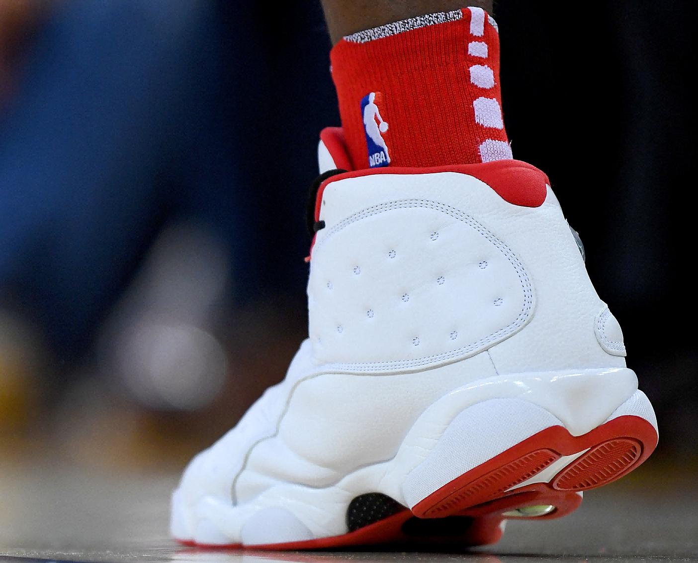 潮流圈收割韭零后：身背300多万巨债，靠送快递还债，感觉“人生全毁了”