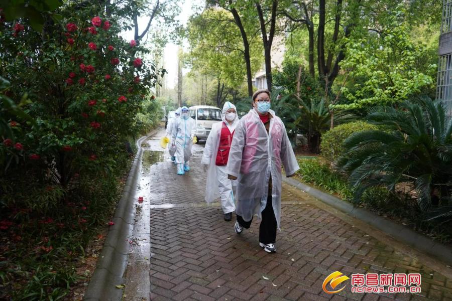 抗疫邻里情,邻里互助抗疫感人视频