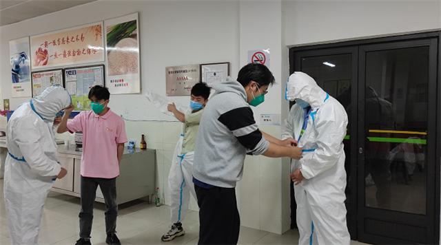 青春守“沪”｜29位年轻人在集中隔离治疗点当好小管家