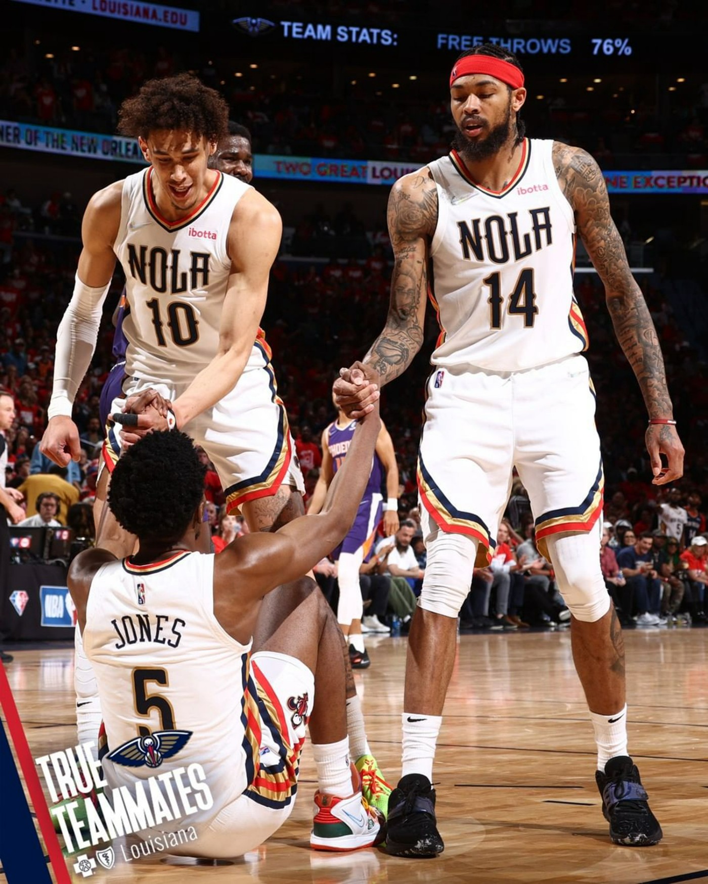 汤神上脚蓝色球鞋,汤神总决赛穿的鞋