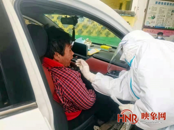 疫情防控显担当为民解忧暖人心,抗疫显担当锦旗表真情