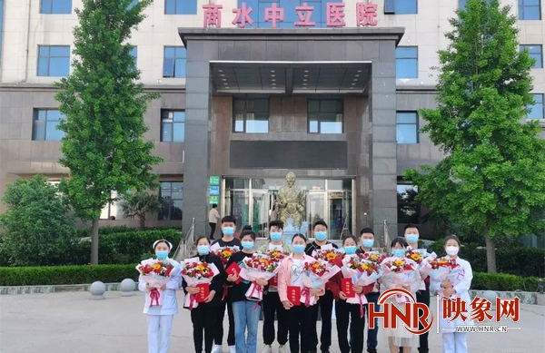 疫情防控显担当为民解忧暖人心,抗疫显担当锦旗表真情