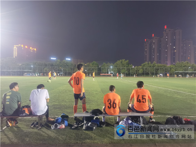 鑱屼笟瀛︽牎瓒崇悆鐪佽禌,鑱屼笟鑱旇禌瓒崇悆杈硅矾绐佺牬