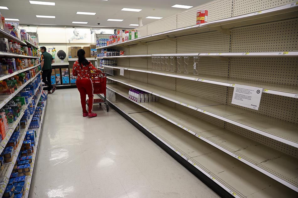 美国奶粉短缺问题愈演愈烈,美国奶粉出现抢购