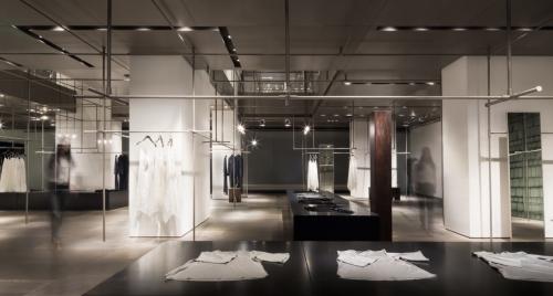 聚焦时尚业数字化未来，UR（URbanRevivo）坚持线上线下全渠道发展