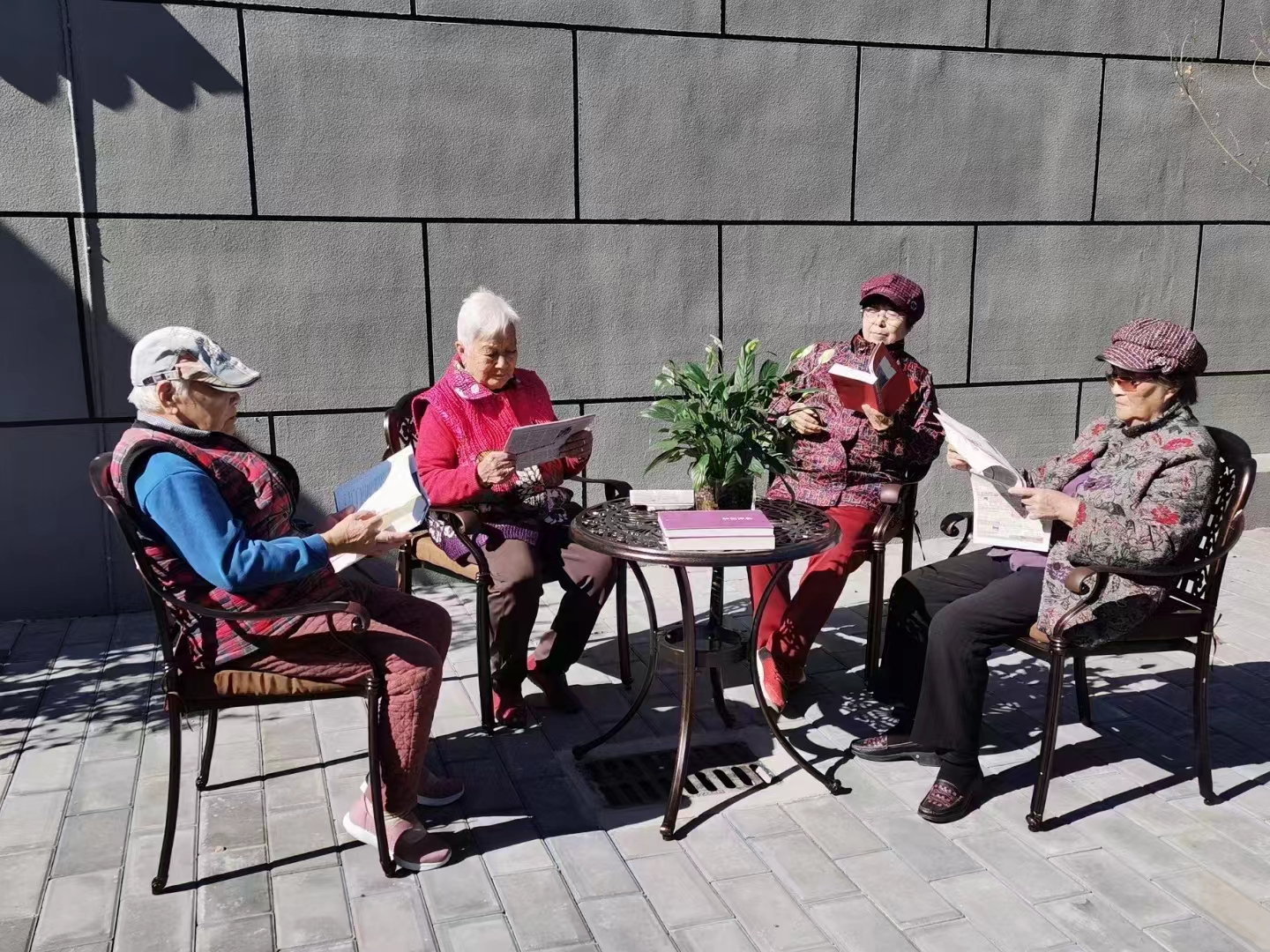 北京疫情下，90多位老人的“安全岛”