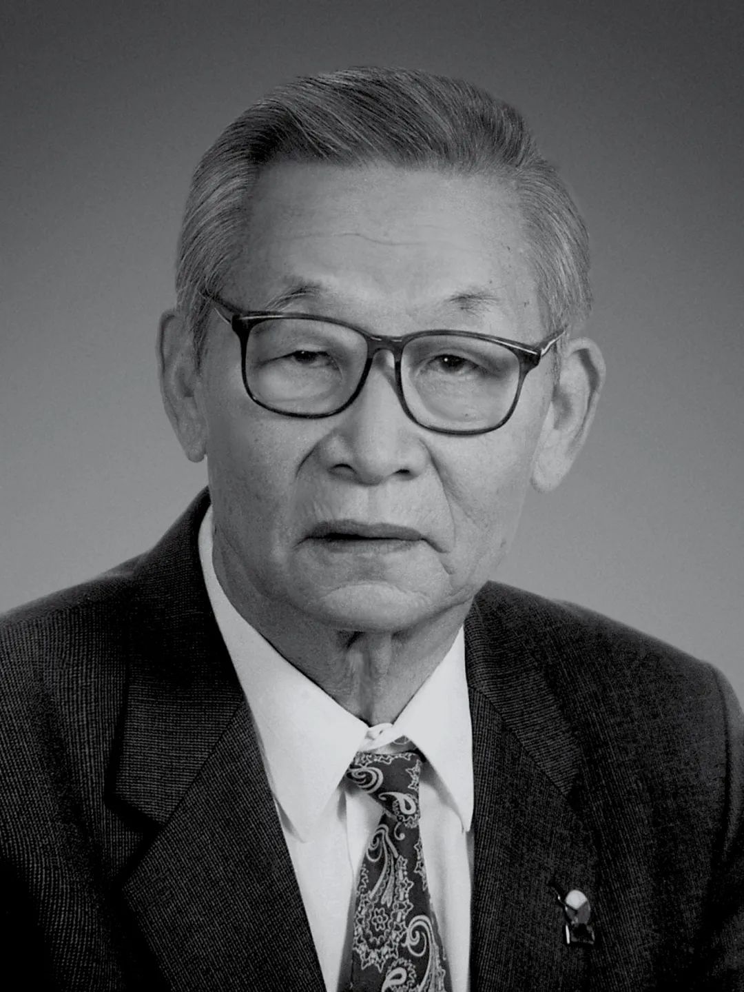 七一勋章获得者辛育龄过世,七一勋章获得者辛育龄因病逝世