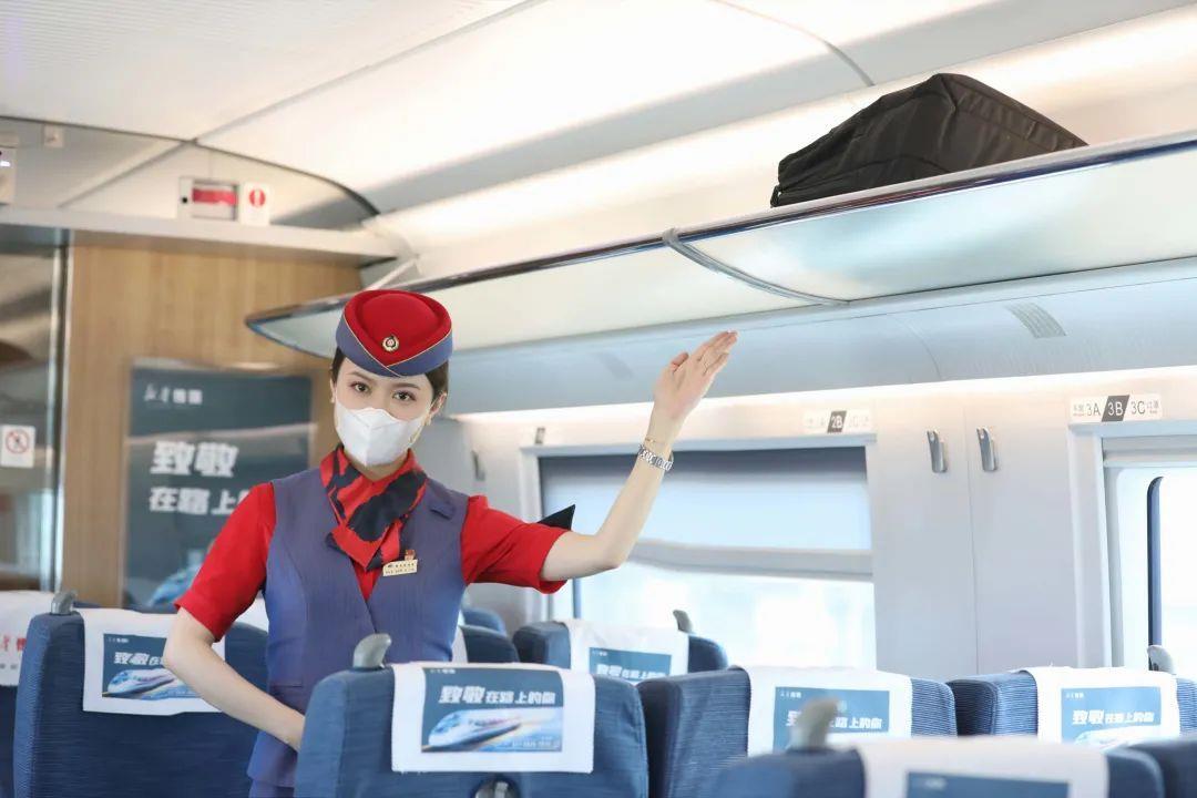 高铁列车上的一些常用功能,高铁列车控制器是啥样的