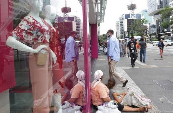 斯里兰卡总统总理双双“跑路”，还有国家也面临破产