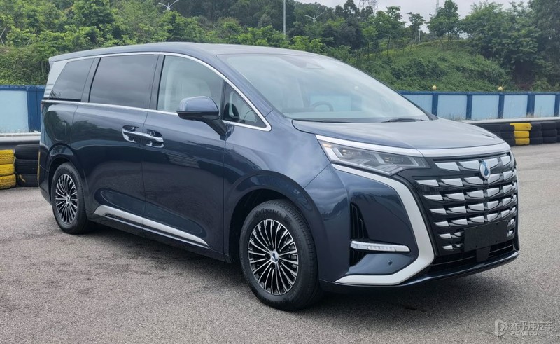 全新哈弗h6混动版,2021款第三代哈弗h6和缤智比较