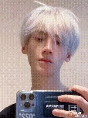 橘子晚报/偶遇朴叙俊和美女逛街；马斯克父亲与继女生二胎；