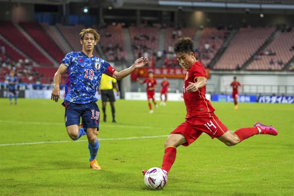 中国男足三比零大胜,中国男足逼平马来西亚进球视频