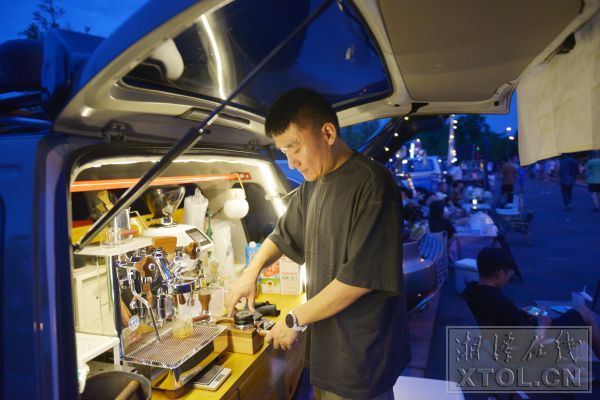 湘潭首届烟火夜市,湘潭凌晨夜景