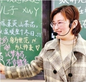 他们带着珍藏20年的习作本看老师