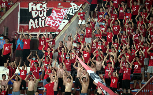 是谁给了中超逆袭勇气？李毅感叹：球迷加持30%