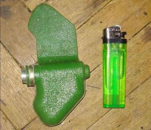 联合国会议上，俄代表举起一颗地雷