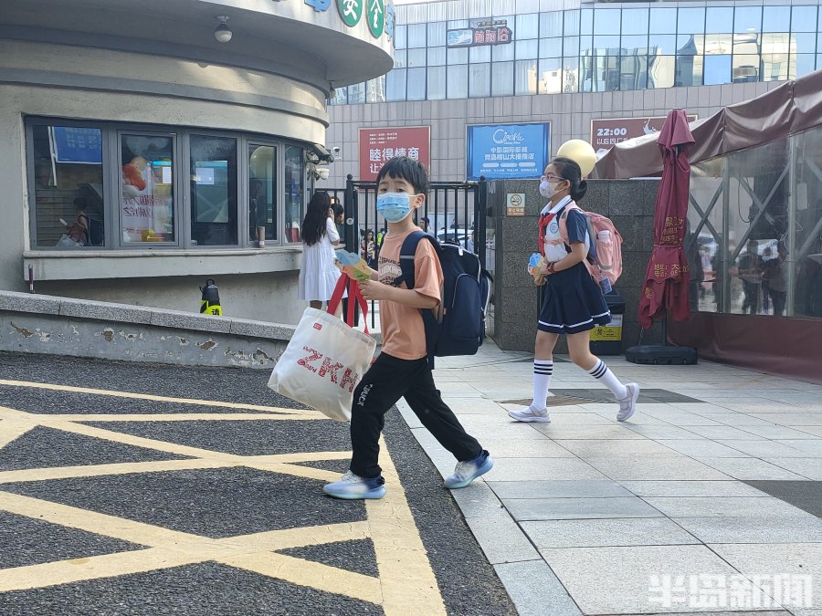 大带小帮扶、讲航天故事、聊家乡变化……有一种快乐叫“开学第一天”