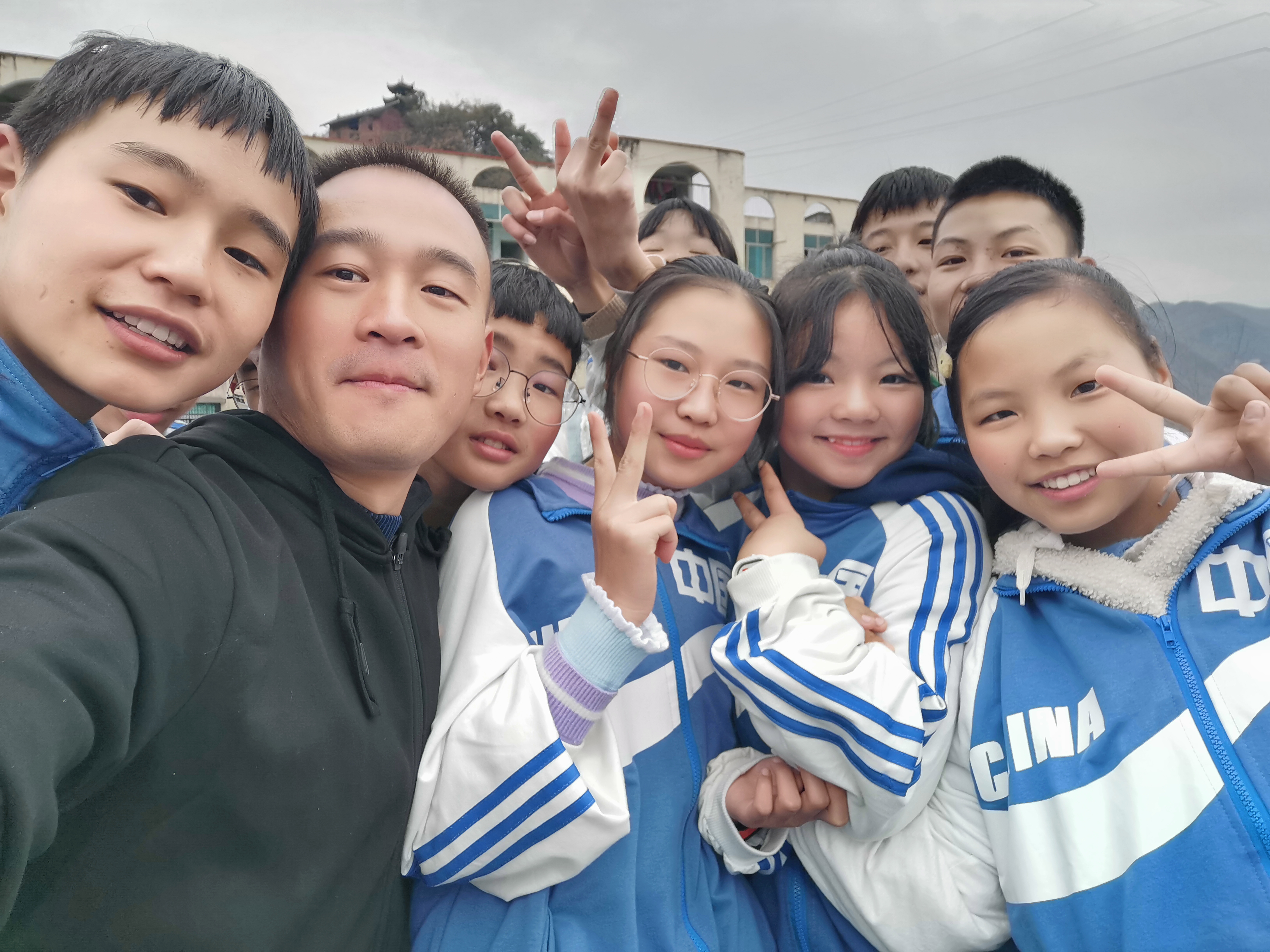 “我的十年”九宫格㉑|教育志愿者袁辉：十年支教，让每个学生都能找到自己