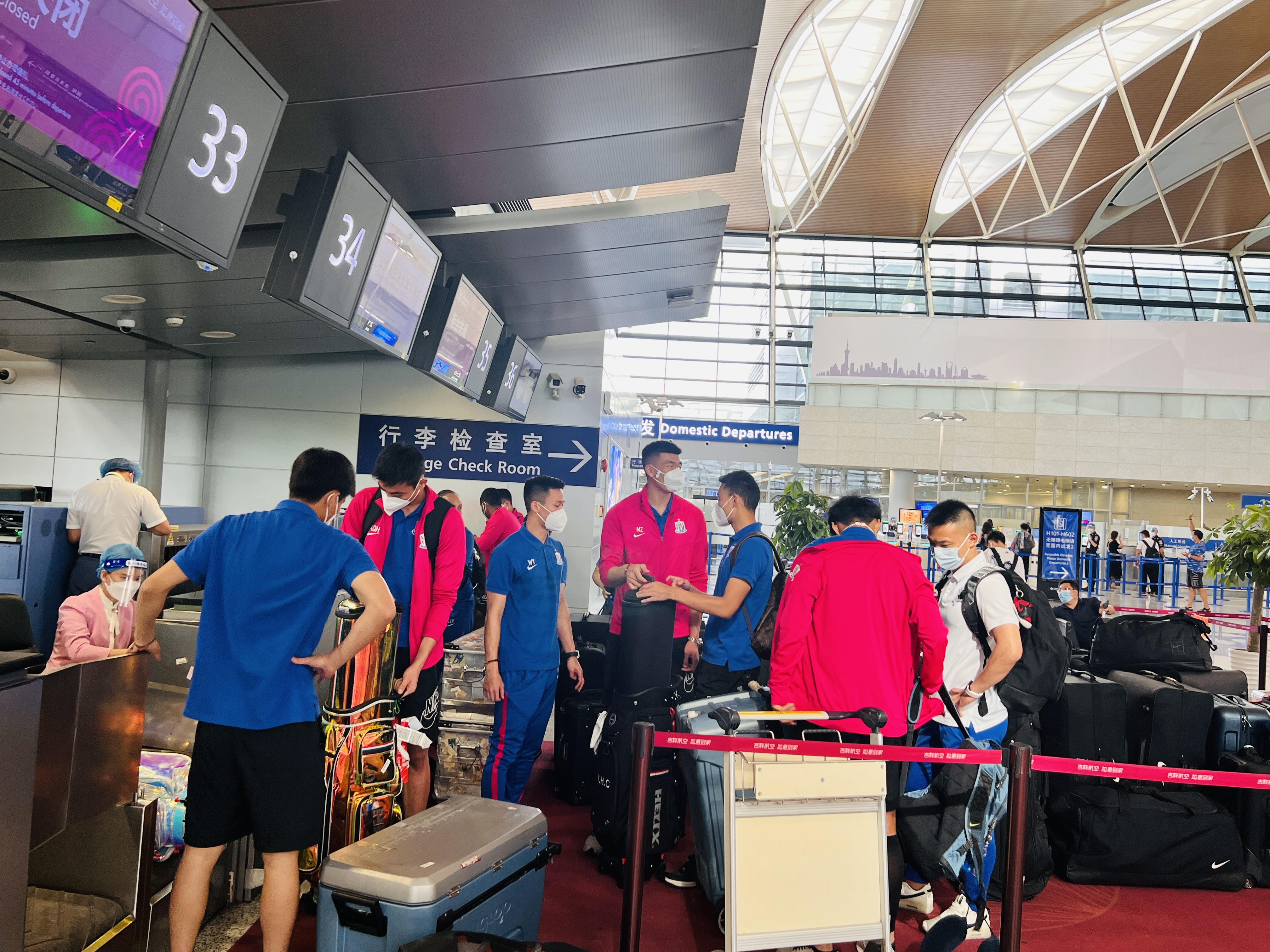 申花奔赴大连恢复“三点一线”，巴索戈等伤员全部出征