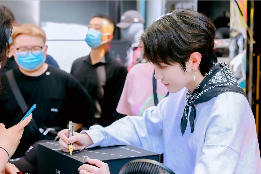 NewEraCapsoul城市限时胶囊店登陆长沙，刘也惊喜空降燃启逐梦「帽」险