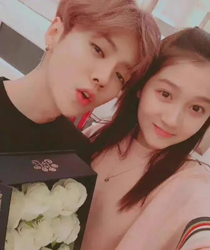 鹿晗为关晓彤准备的生日礼物,鹿晗生日宴第一次见关晓彤