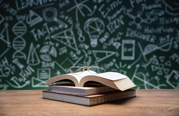 降低英语教学比重的建议,降低中小学英语教学比重你赞同吗