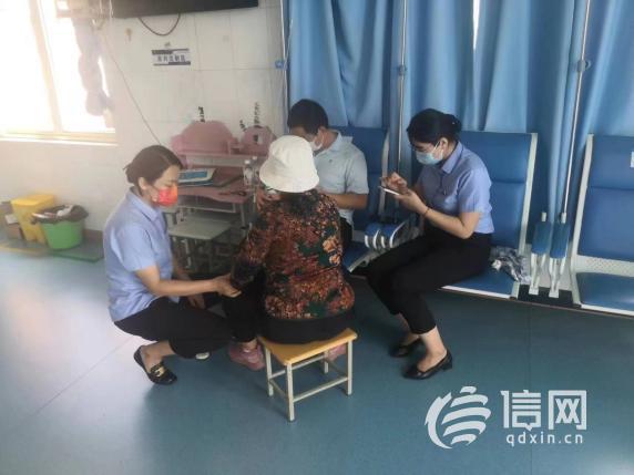 小孩喝水呛住急救方法,孩子被水呛到急救法