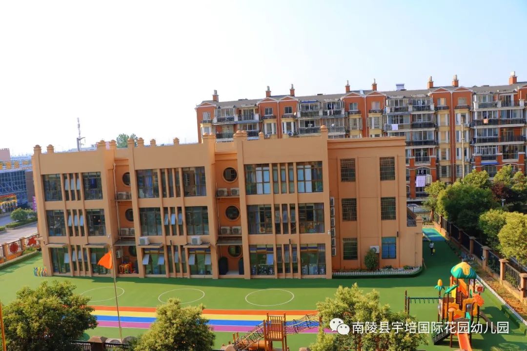 点赞他们在危急时刻挺身而出,点赞他们在烈日下的坚守