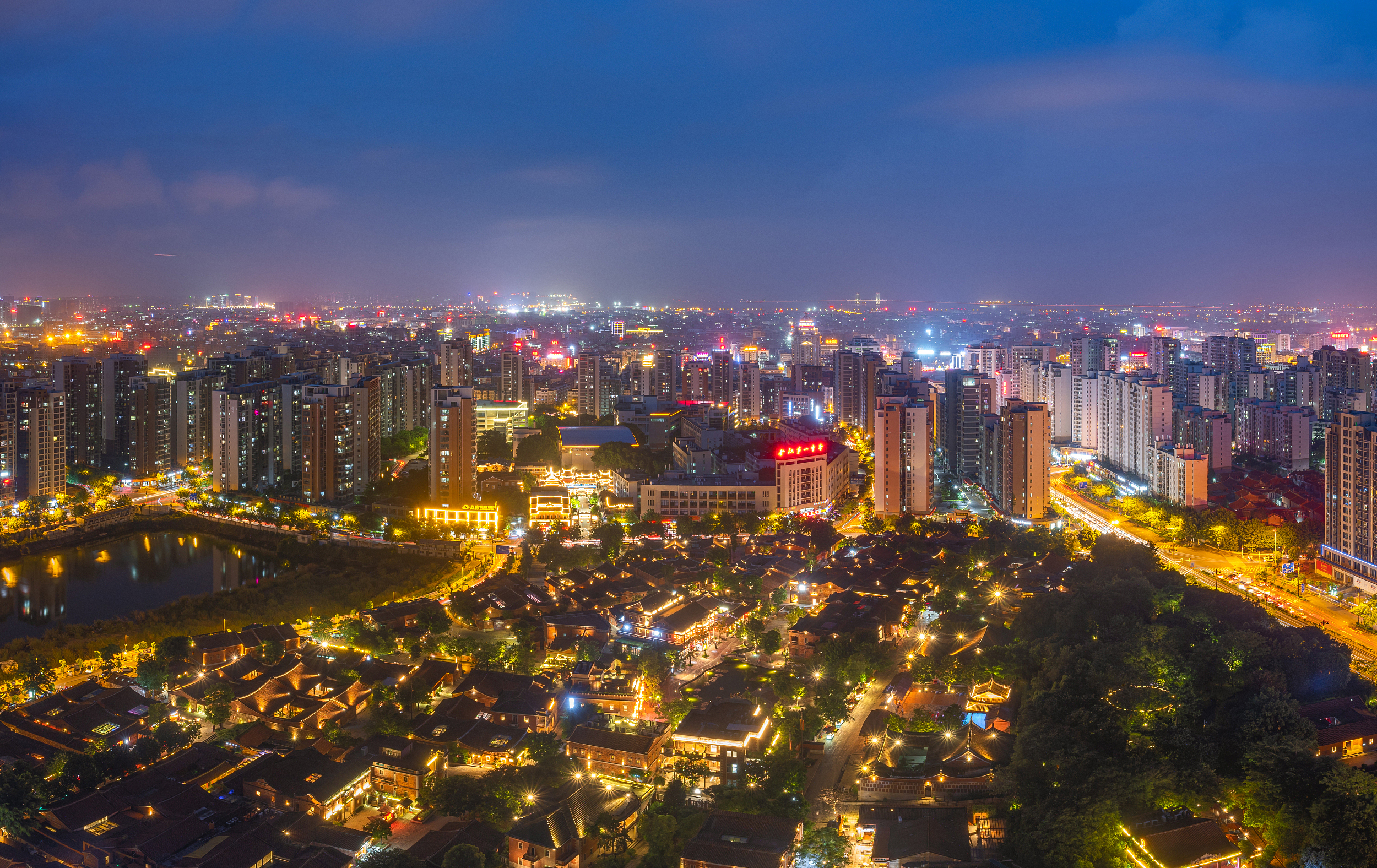 「沉」多「浮」少,晋*系江**鞋服品牌三十年兴衰史|产业观察