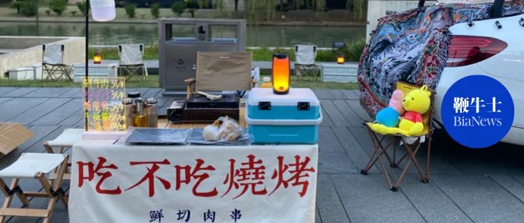 摆摊中挣钱才是硬道理,当代年轻人摆摊干啥