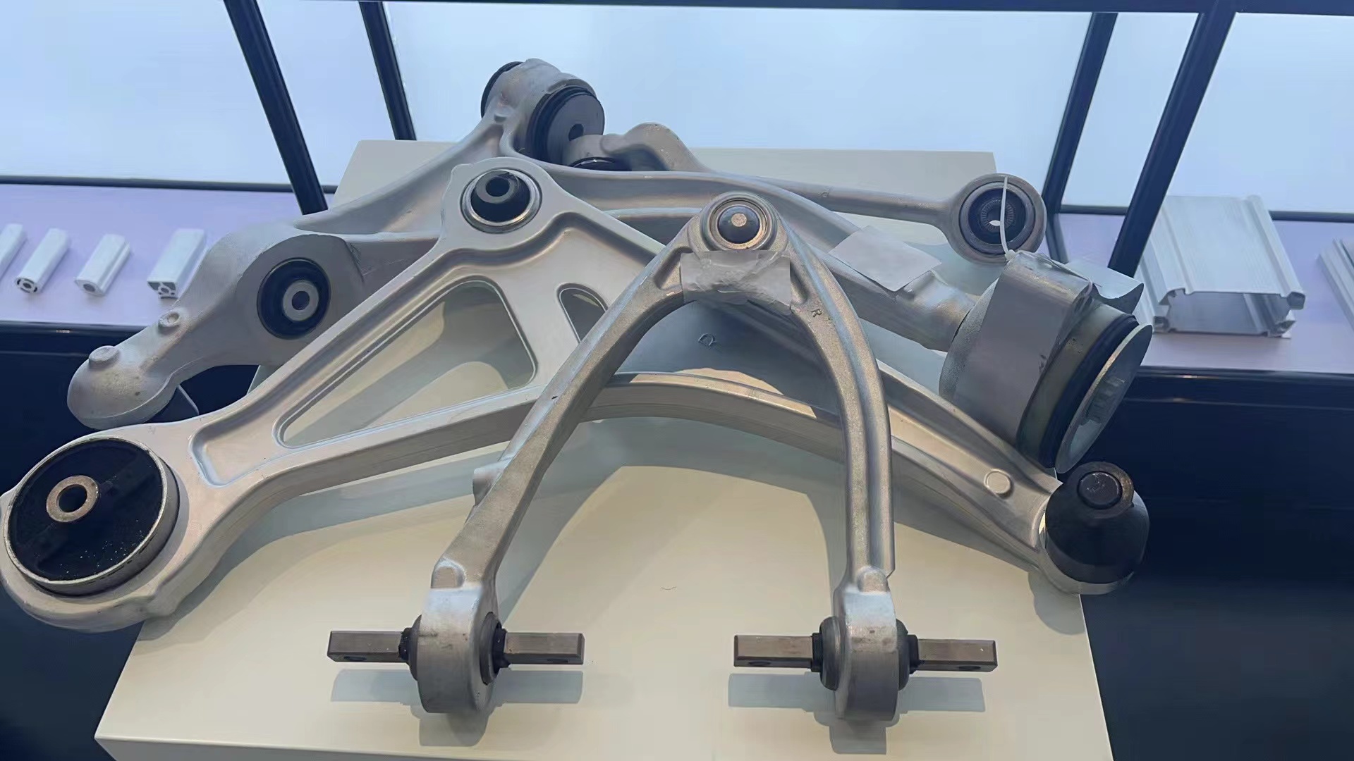 新华全媒辞旧迎新活力勃发,新华全媒减税降费