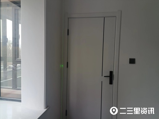 房子主墙裂缝找物业怎么解决合适,新房子装修发现墙有裂痕找物业吗