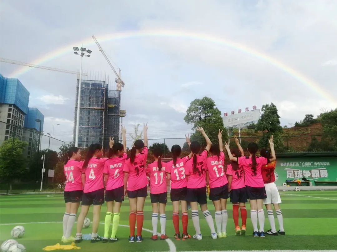 代表中国出战国际决赛的小男孩,中国足球小将集结出征西班牙