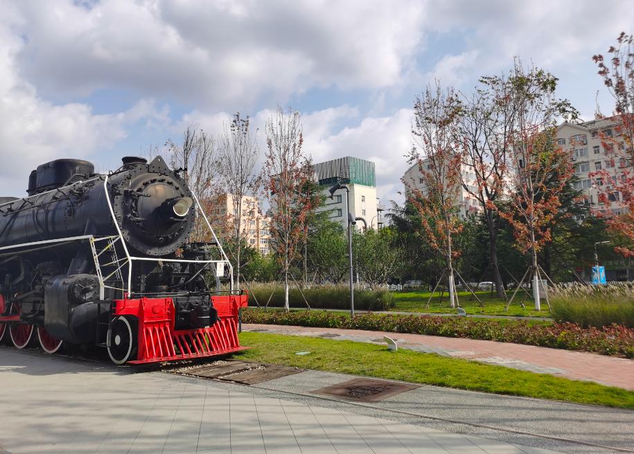 大型商场纳客，新商圈崛起，“老四方”突围