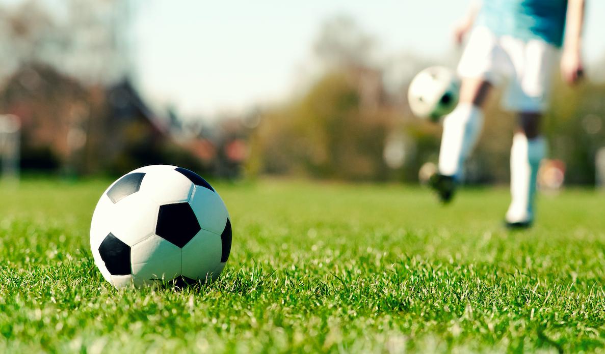 是谁在教孩子踢假球的,14岁孩子被逼踢假球