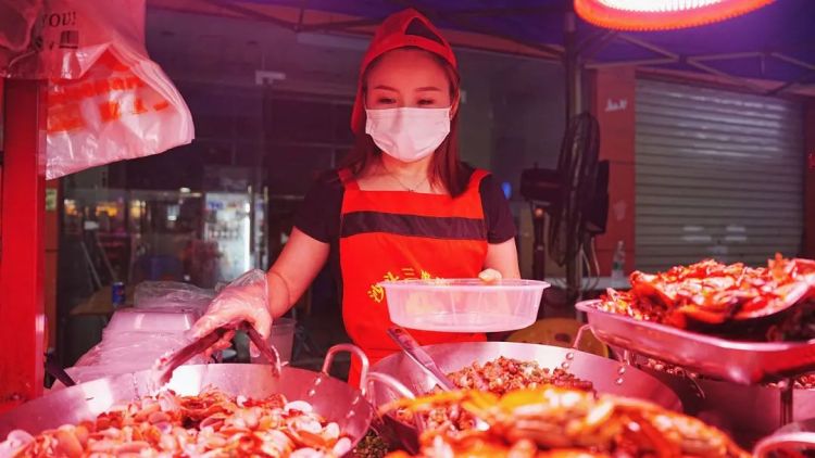 首轮派券秒光！商圈手绘地图亮相助力买买买