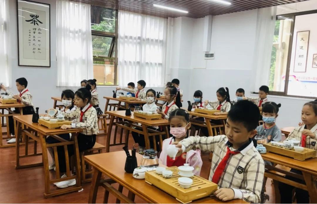 教体局教育工作汇报,品质教育展示活动成效