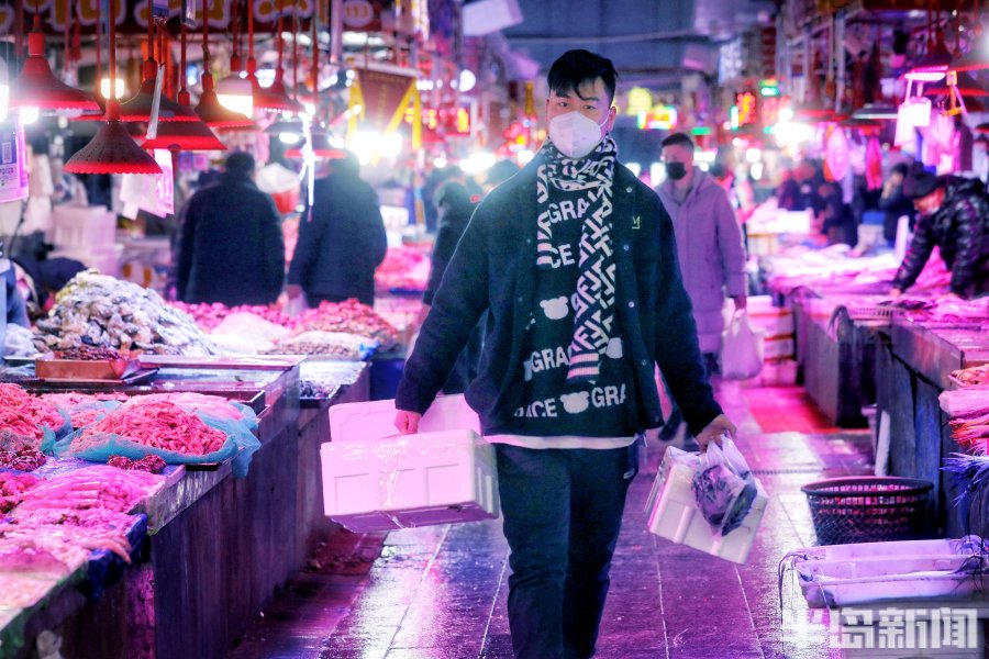 进入腊月门，“快递春运”海鲜唱主角！商家：高档海鲜遇“冷”，平价货更受欢迎