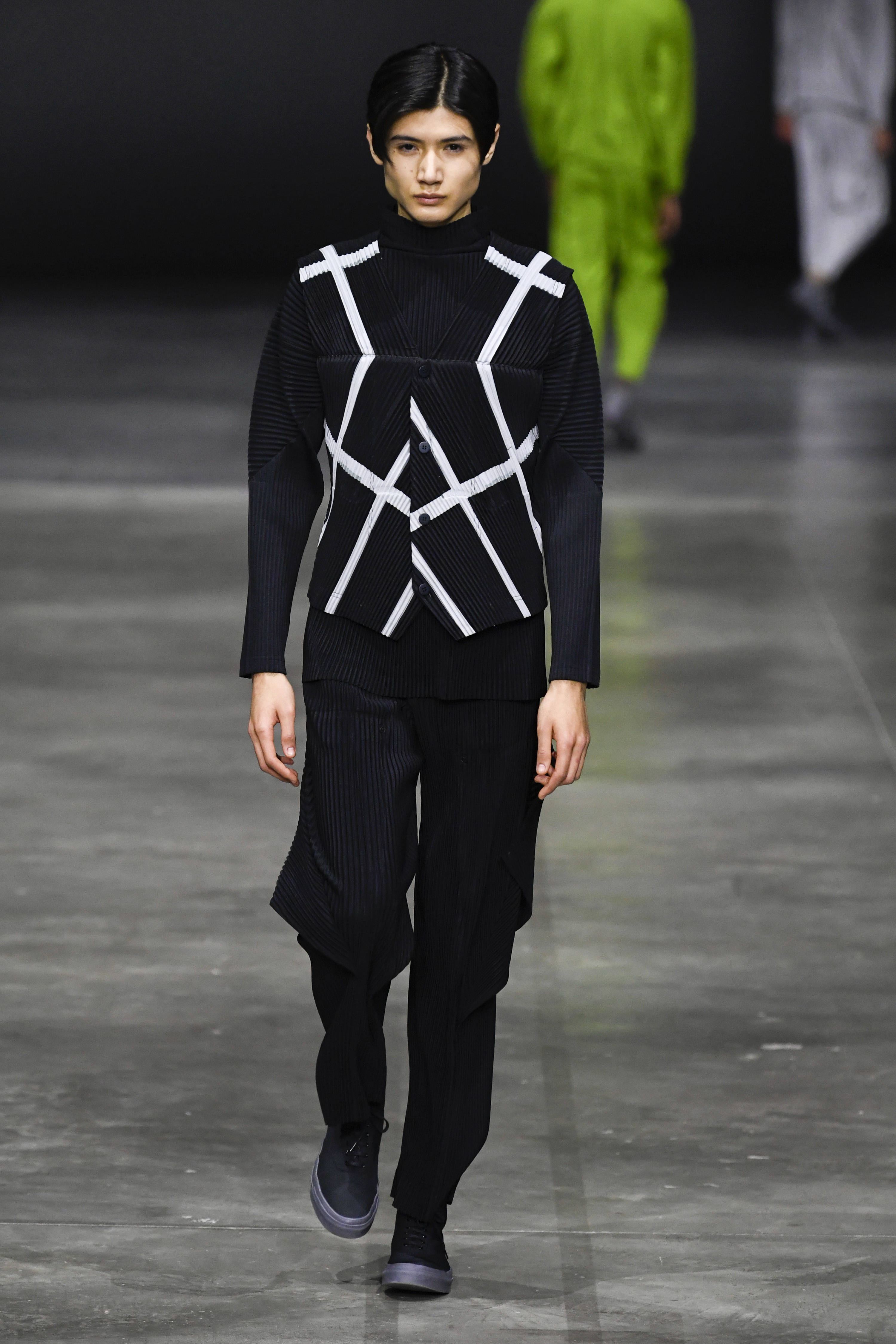 巴黎时装周2023男装秀场,2022夏季流行男装时装秀