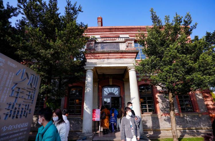 网红长沙的新年氛围里，漫卷着浓浓书香