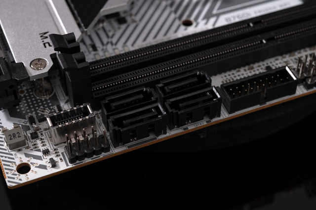 巨能超的ITX小板，七彩虹CVNB760IFROZENWIFI登陆舰主板评测