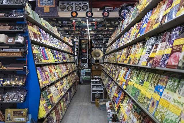 青年发现｜这家“魔都最后的黑胶CD店”让青年人抓住童年