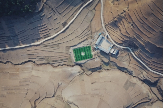 一座匪夷所思的球场和一位朴素的校长