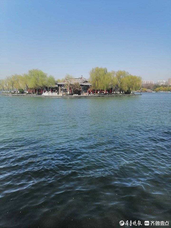 春游大明湖朋友圈简短配文,春游大明湖作文