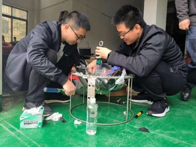 从高原4410米到深海1800米，他们一路挑战极限