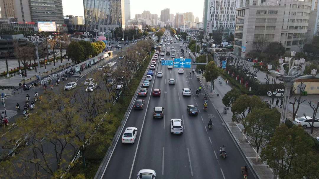 昆明非机动车道规划,昆明3车道变成2车道