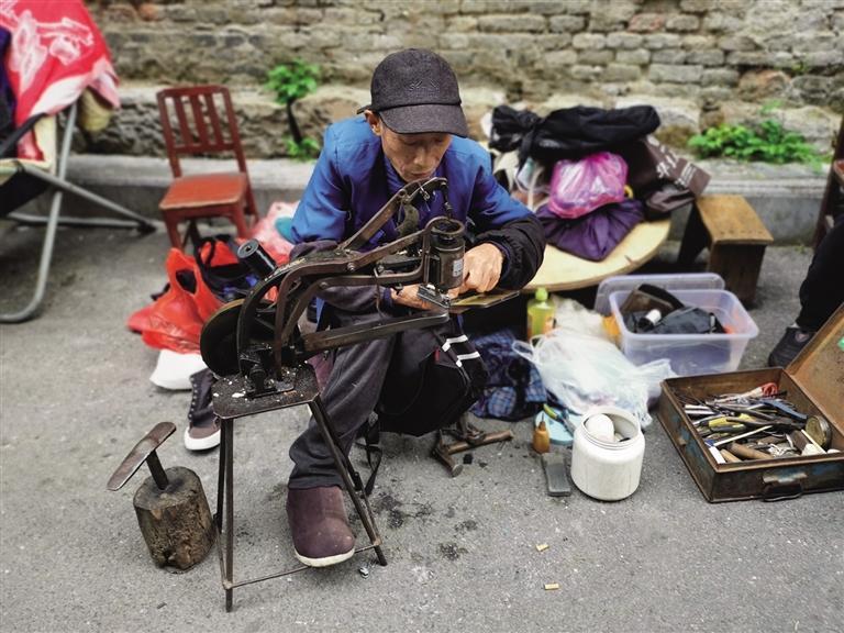 左洁|补鞋匠张师傅