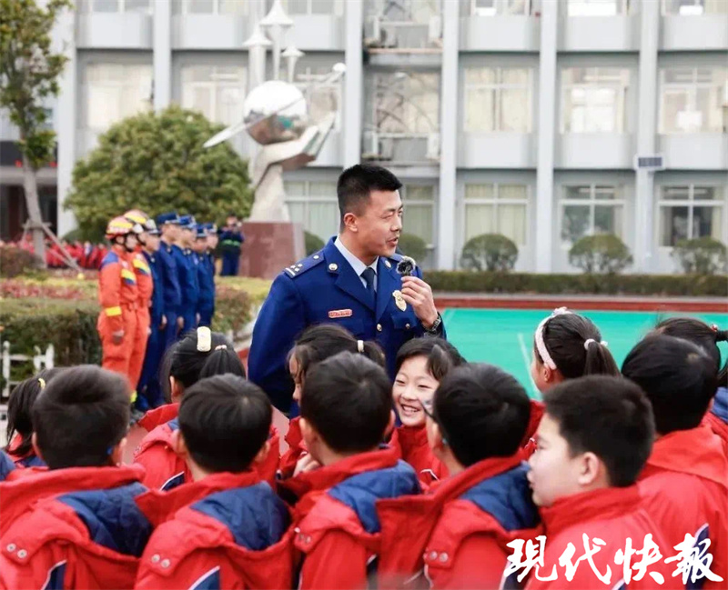 消防员中国达人秀,消防员花式秀绝活