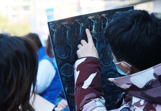 从一个人到两个人到一群人,从一群人到一个人独来独往