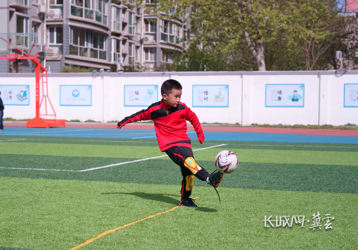 永向前赢未来——石家庄市长征街小学开展足球联赛